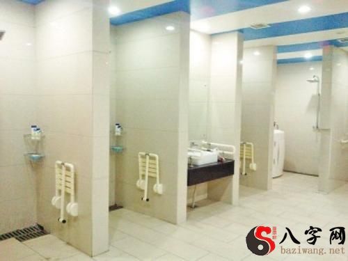 梦见在澡堂准备洗澡